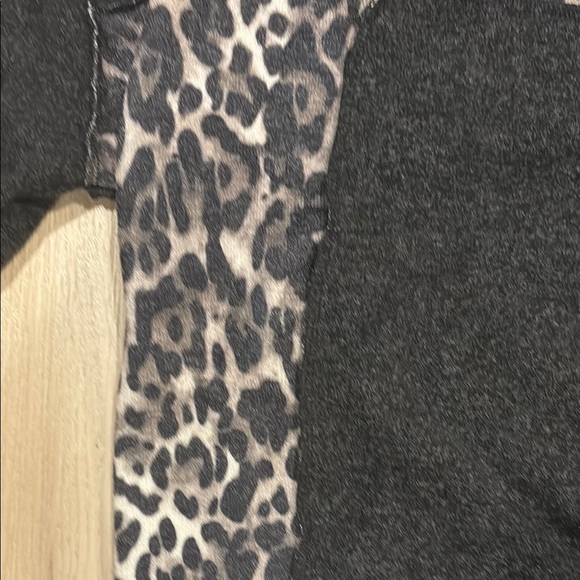 Stylish Black Crew Neck Sweater with Animal Print Details - Picture 6 of 10